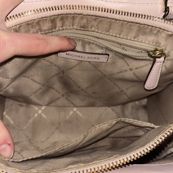 Micheal Kors Hope Powder Blush Medium Messenger - Picture 11 of 16